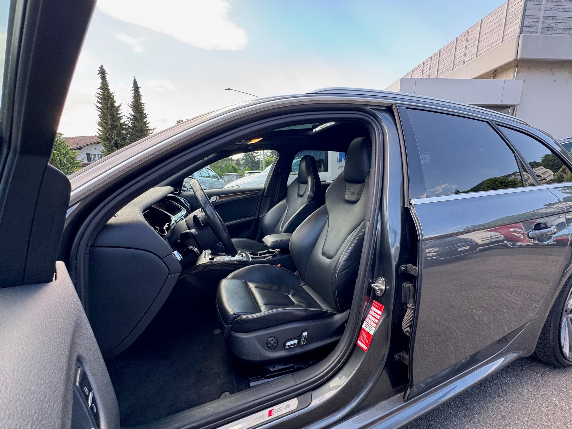 AUDI RS4 Avant 4.2 FSI V8 quattro S-tronic-image-17
