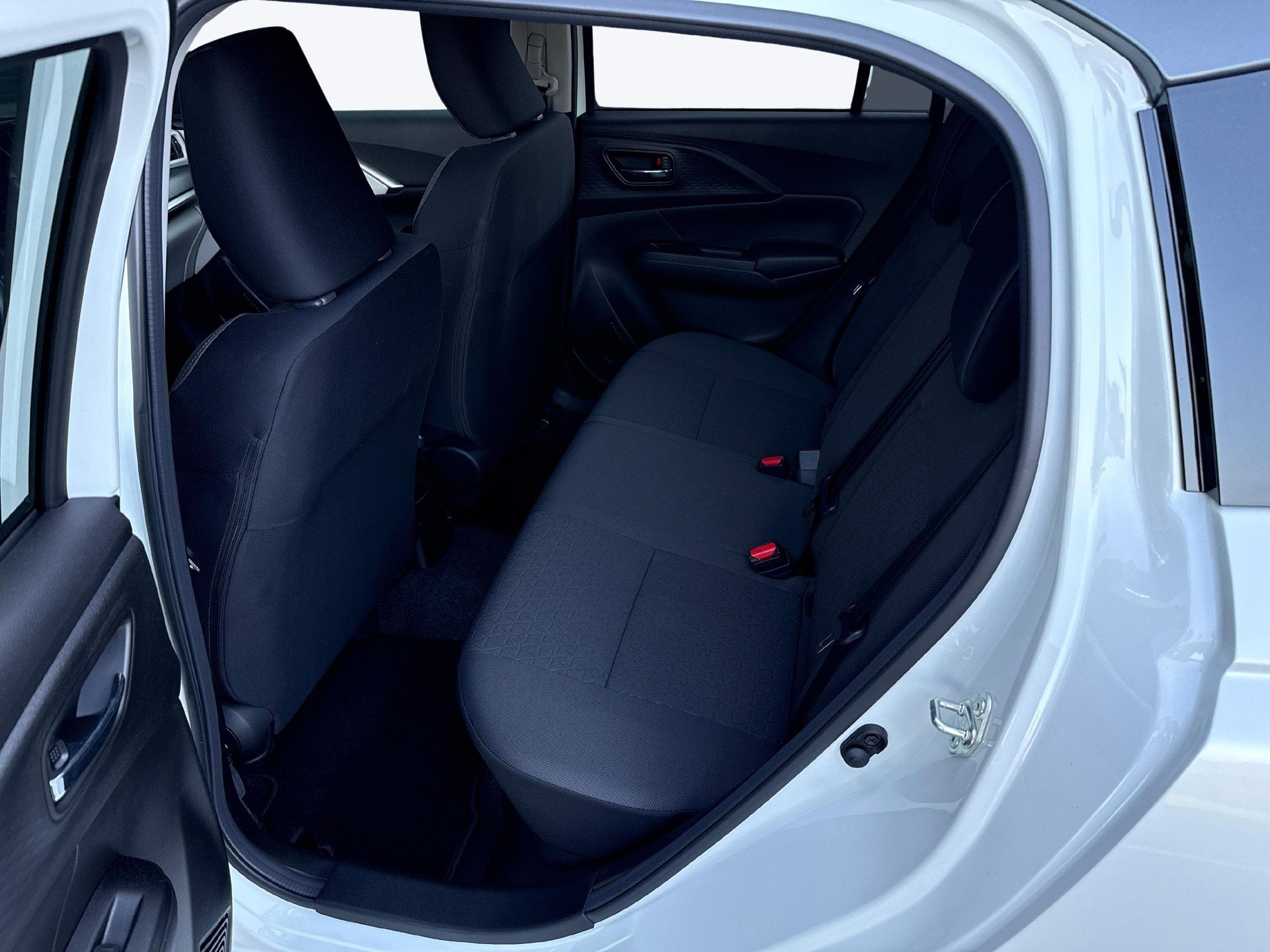 SUZUKI Swift 1.2 Sakura Top Hybrid 4x4-image-10