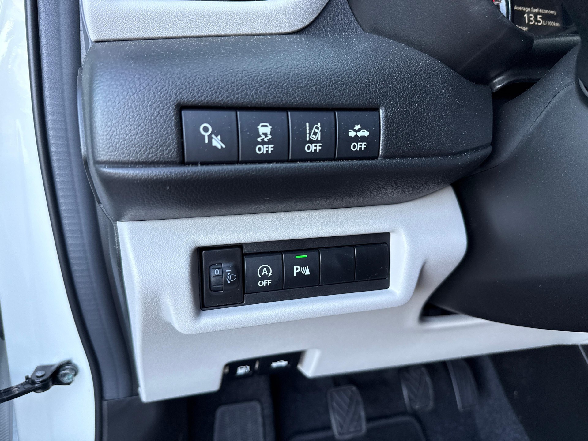 SUZUKI Swift 1.2 Sakura Top Hybrid 4x4-image-13