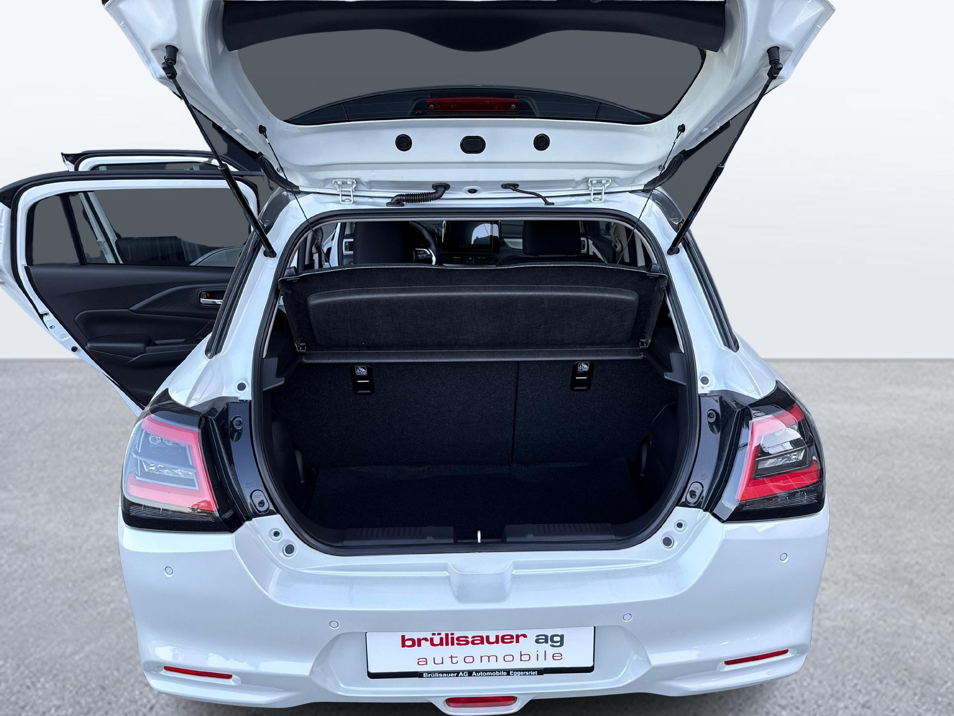 SUZUKI Swift 1.2 Sakura Top Hybrid 4x4-image-11