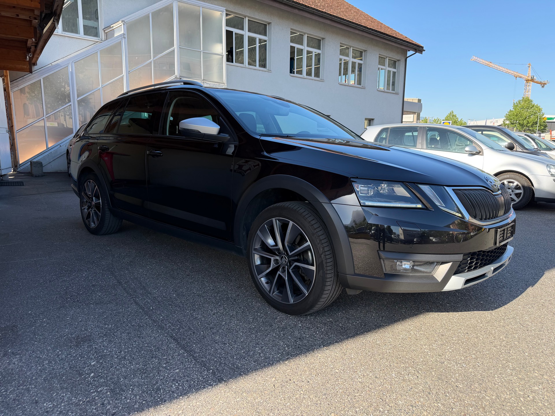 SKODA Octavia Combi 2.0 TSI Scout 4x4 DSG-showroom-element-2