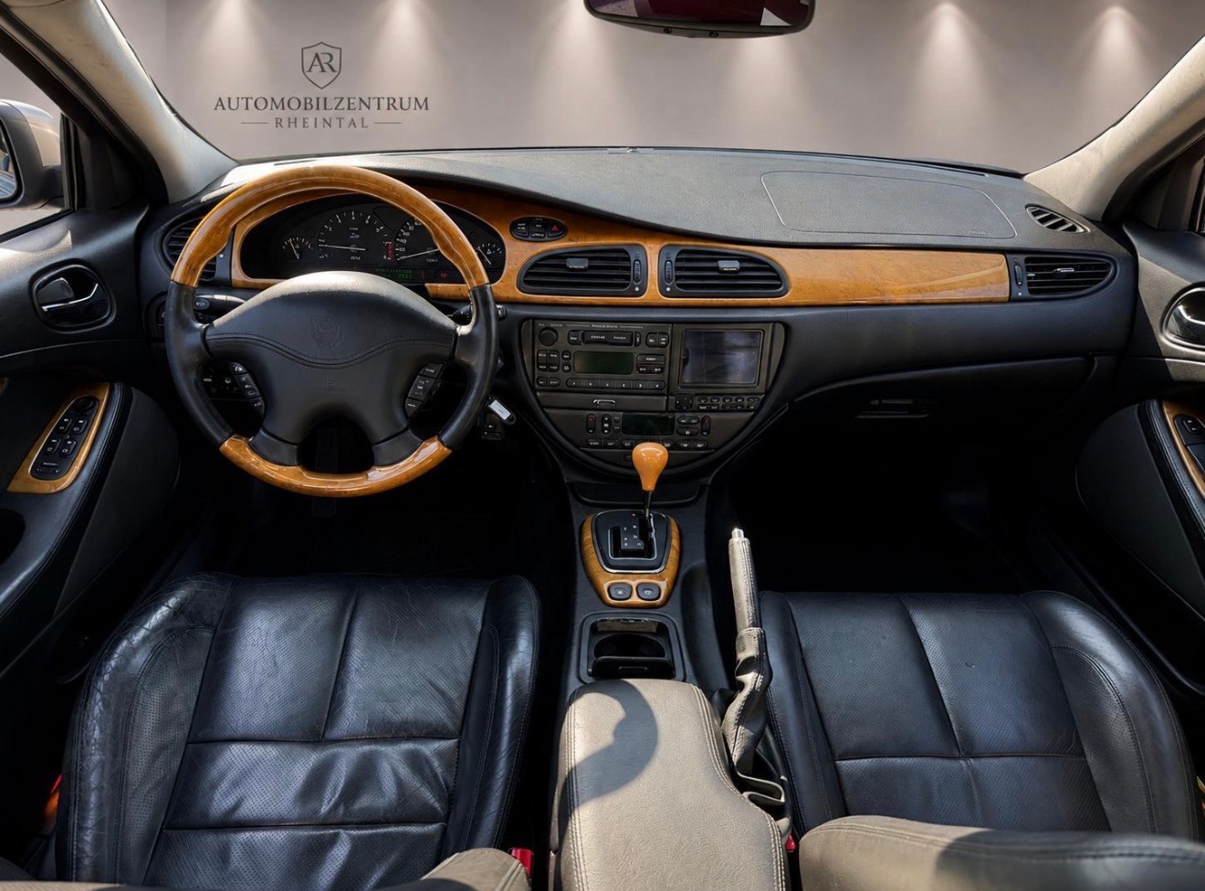 JAGUAR S-Type 4.2 V8 Executive-image-10