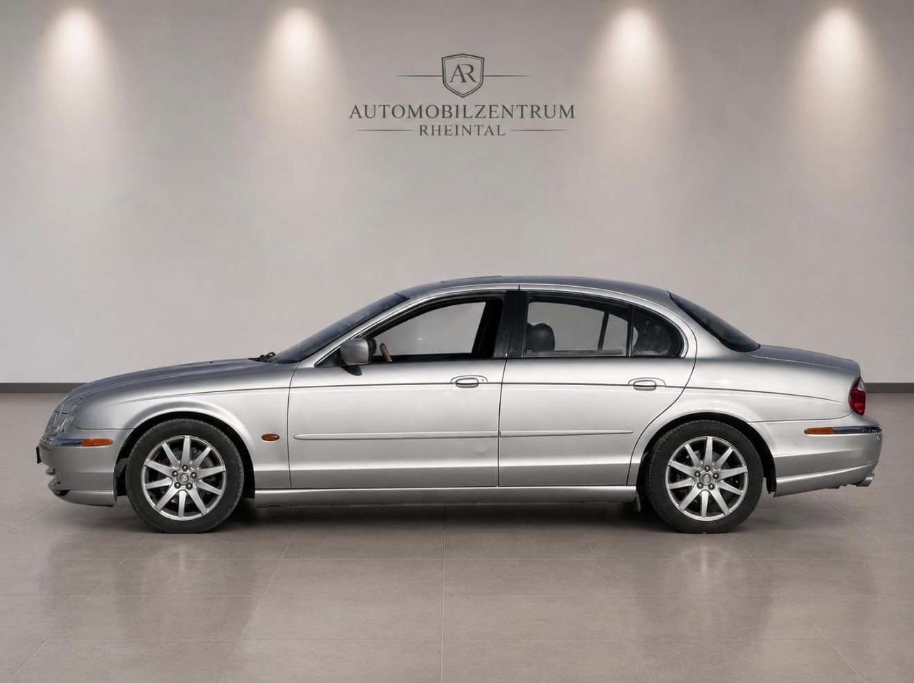 JAGUAR S-Type 4.2 V8 Executive-image-7