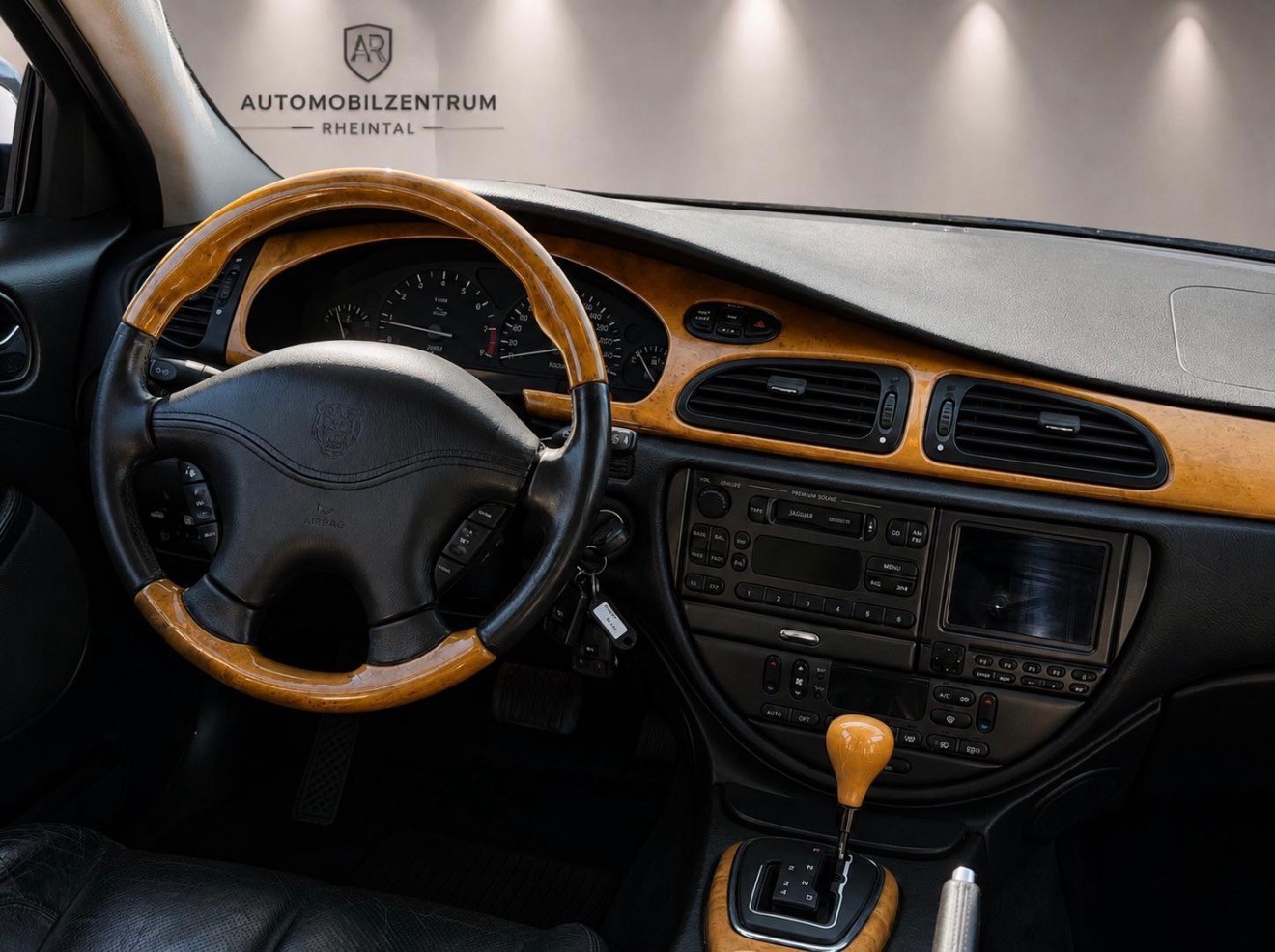 JAGUAR S-Type 4.2 V8 Executive-image-11