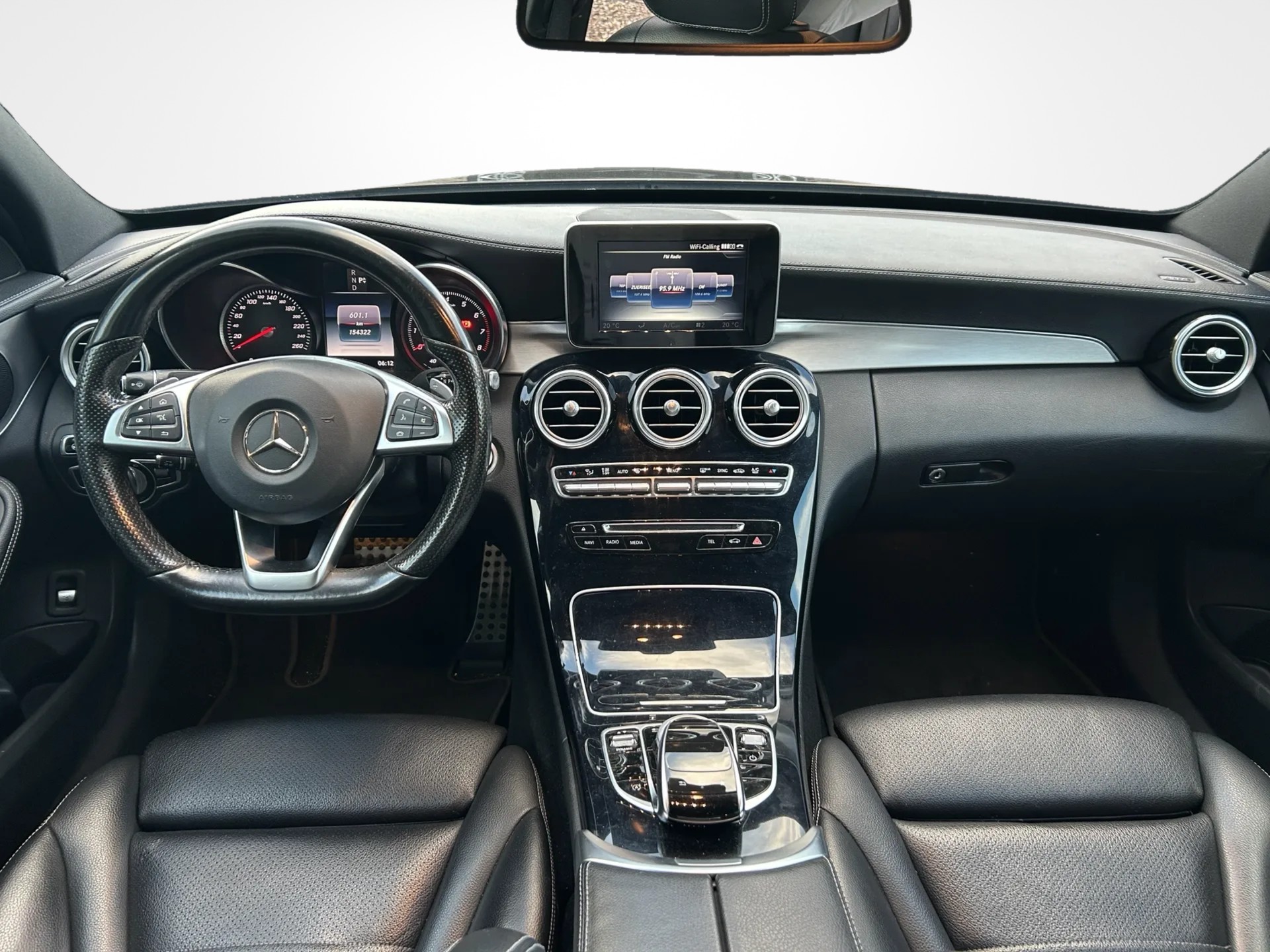 MERCEDES-BENZ C 200 AMG Line 7G-Tronic-image-4