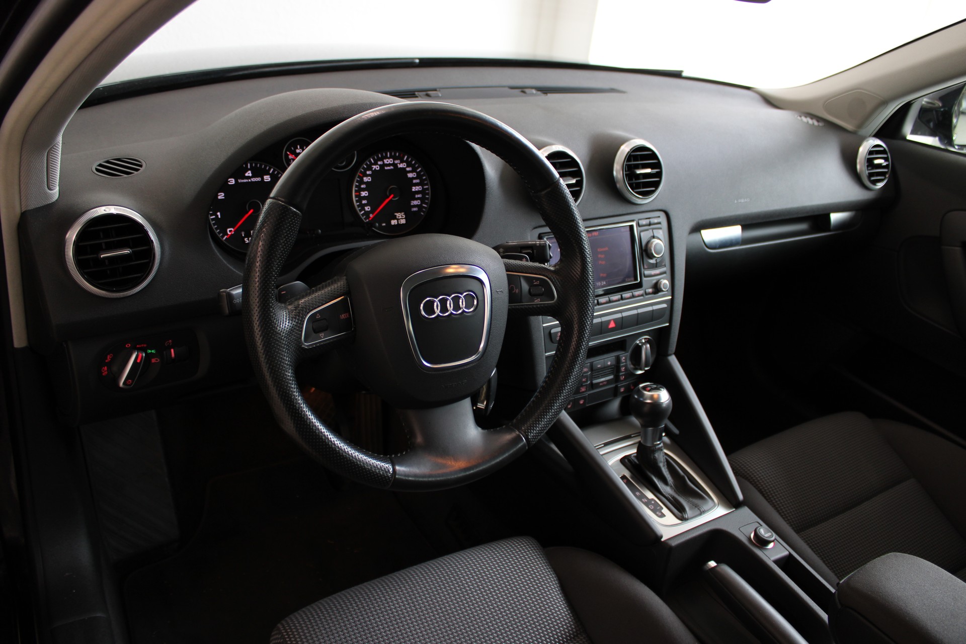 AUDI A3 Sportback 1.4 TFSI Ambition S-tronic-image-7