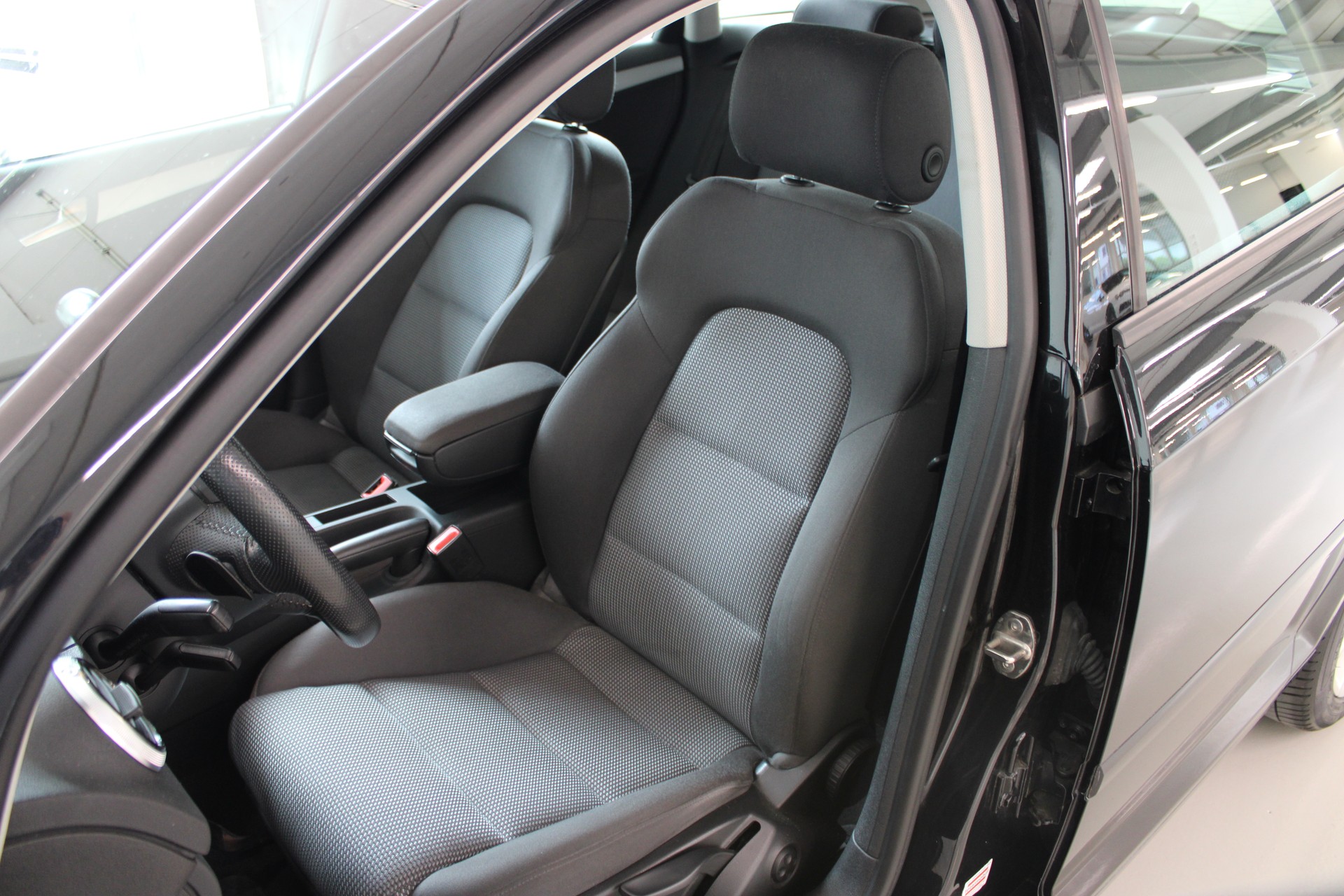 AUDI A3 Sportback 1.4 TFSI Ambition S-tronic-image-8