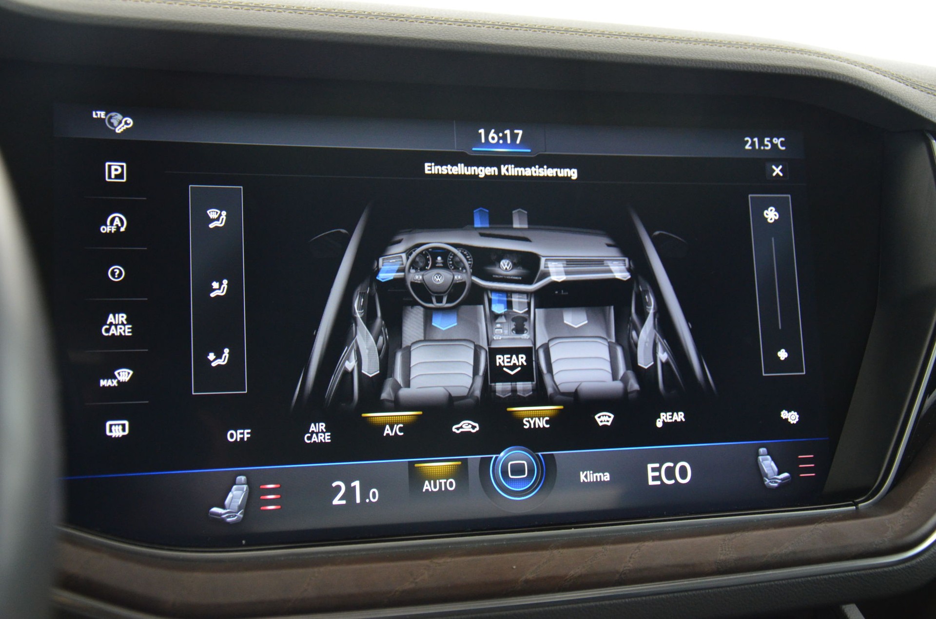 VW Touareg 3.0 TDI Atmosphere Tiptronic-image-20