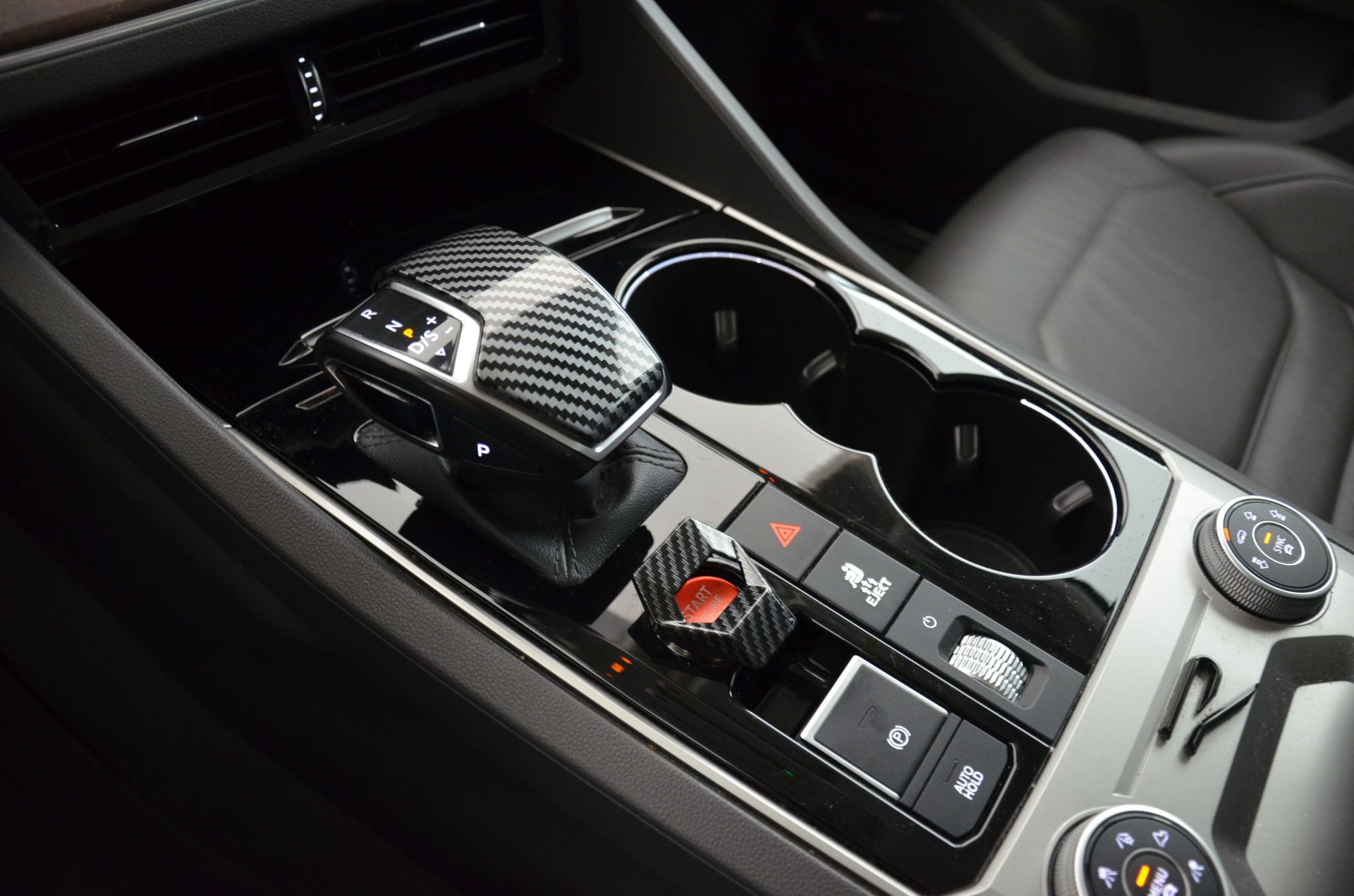 VW Touareg 3.0 TDI Atmosphere Tiptronic-image-21