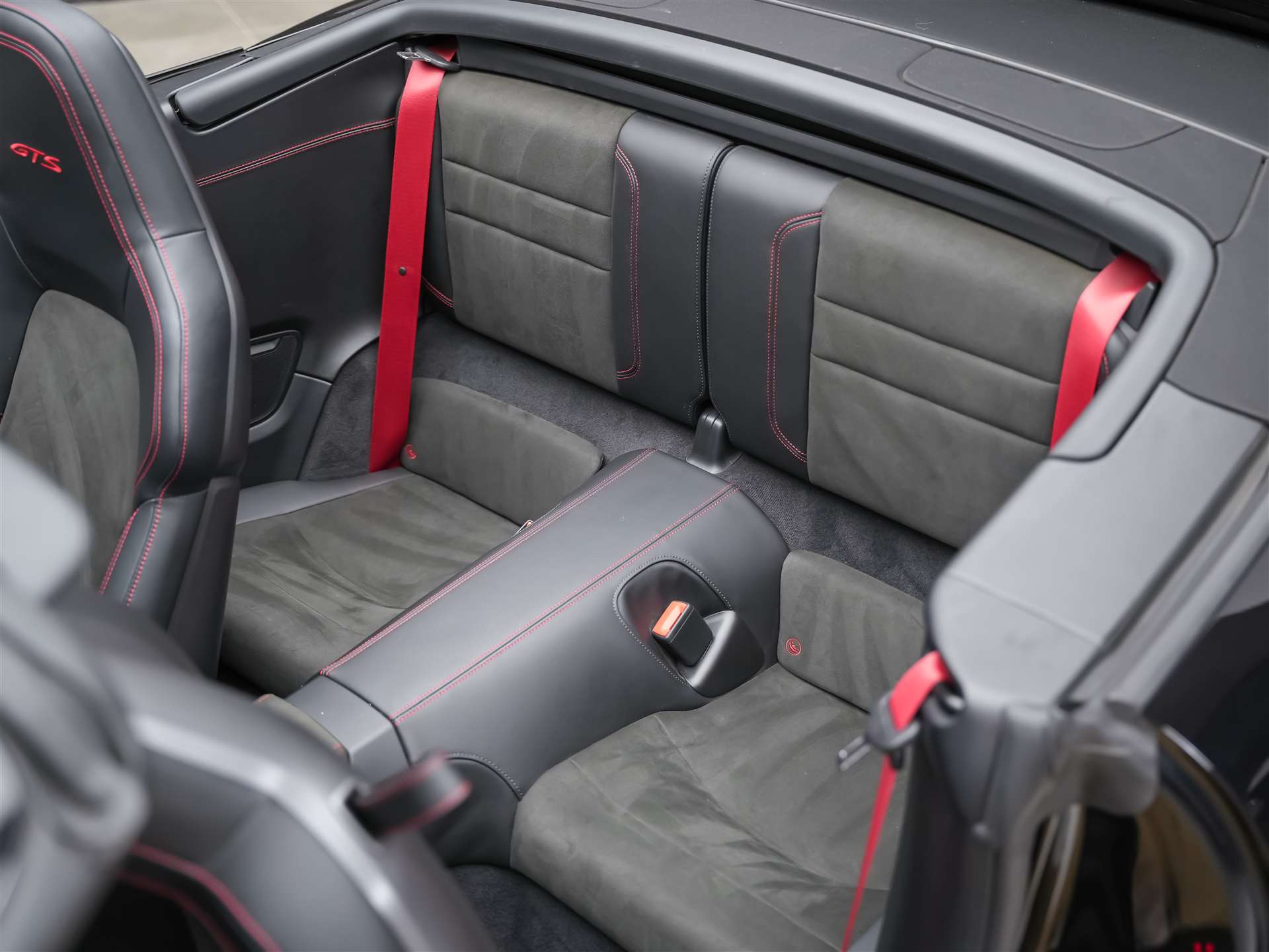 PORSCHE 911 Carrera GTS Cabriolet PDK-image-19