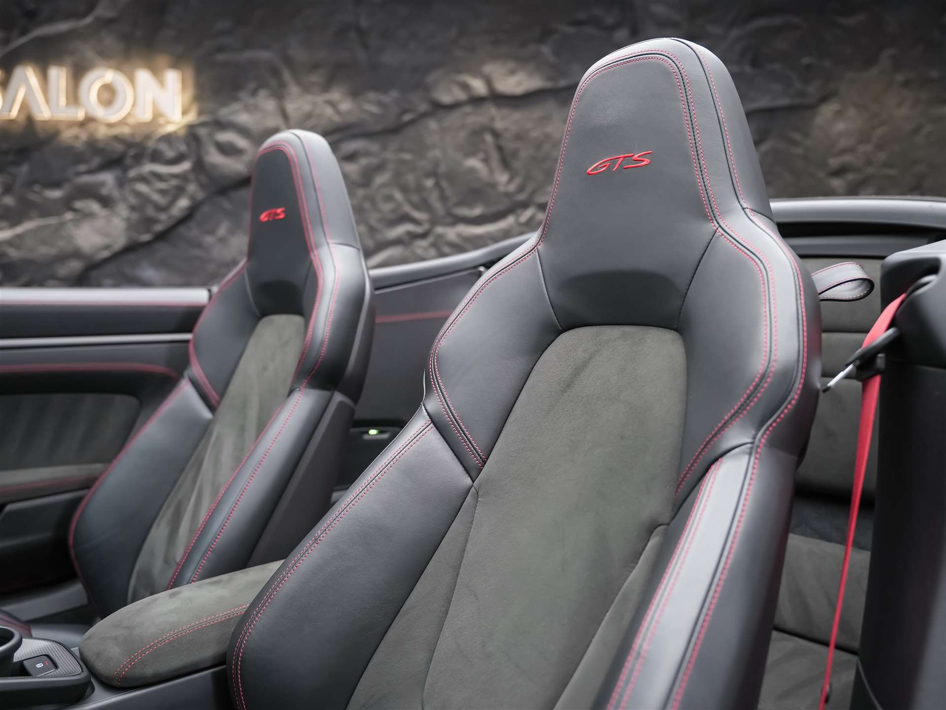PORSCHE 911 Carrera GTS Cabriolet PDK-image-17