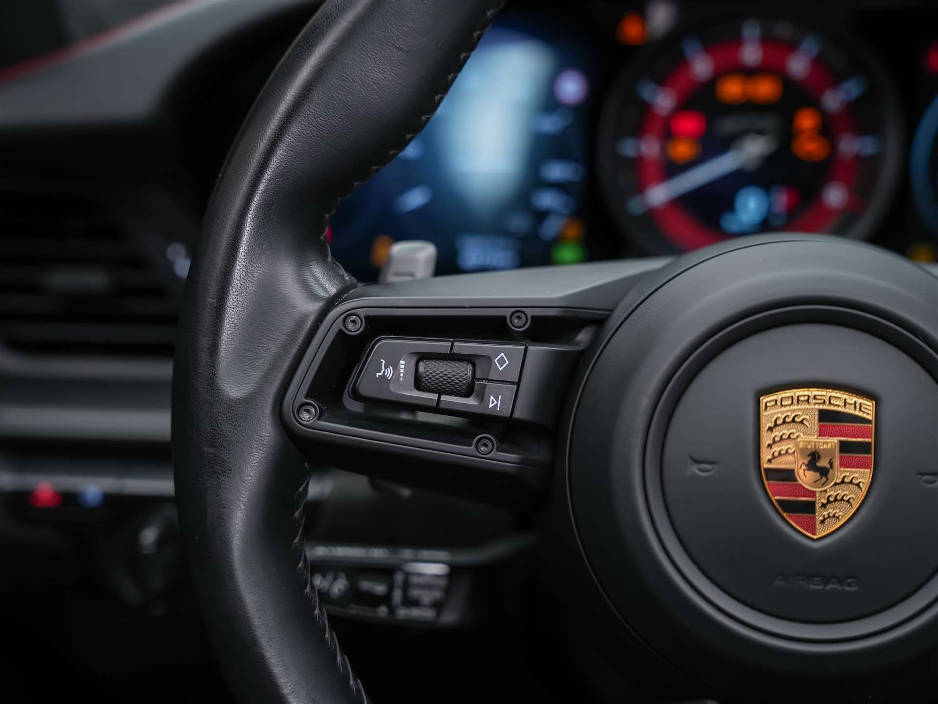PORSCHE 911 Carrera GTS Cabriolet PDK *Vierradlenkung*Abstandsregler*360° Kamera*-image-38