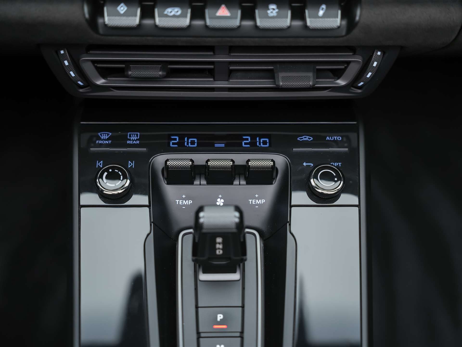 PORSCHE 911 Carrera GTS Cabriolet PDK-image-30