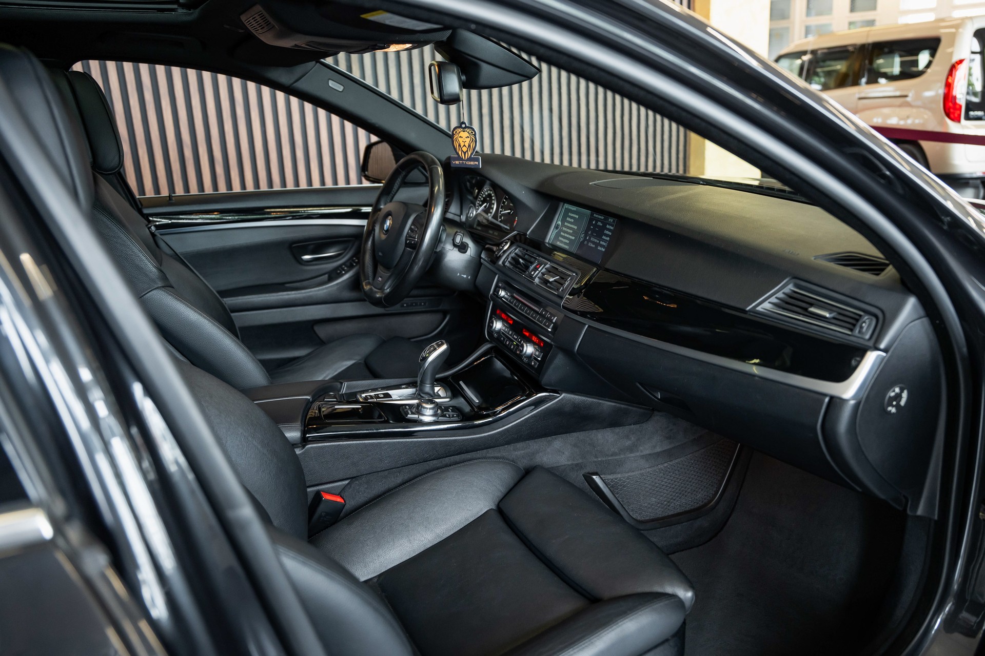 BMW 535i xDrive Touring Steptronic M-Sportpaket-image-15