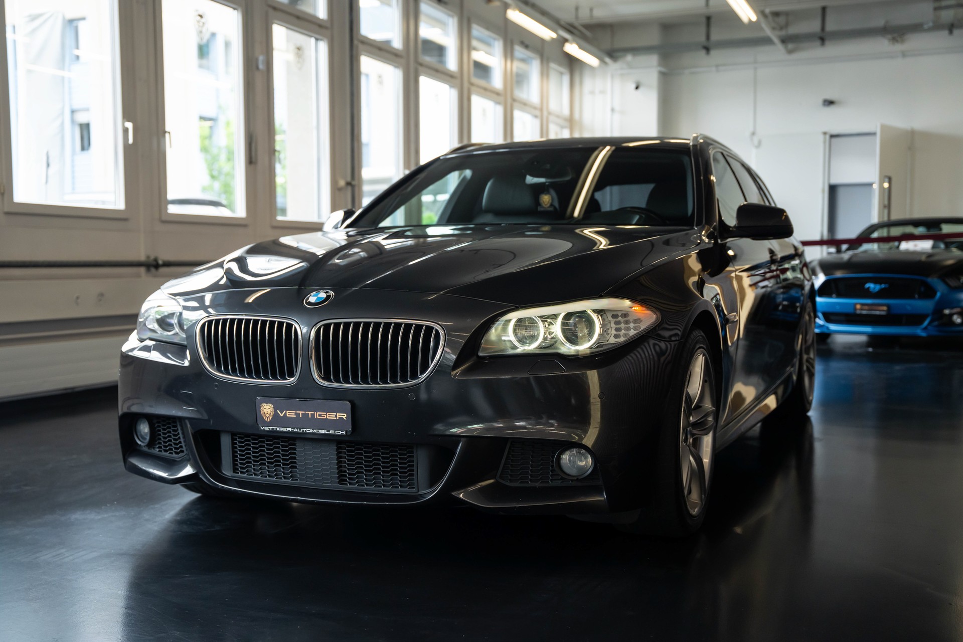 BMW 535i xDrive Touring Steptronic M-Sportpaket-showroom-element-3