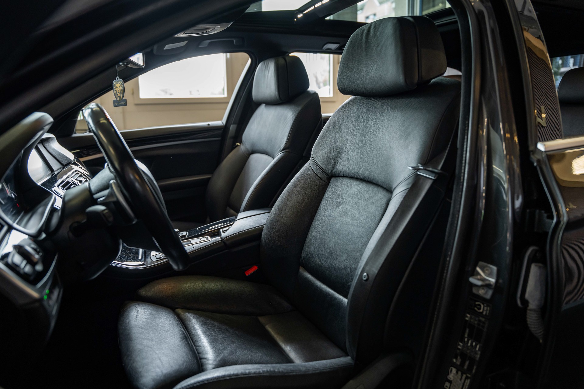 BMW 535i xDrive Touring Steptronic M-Sportpaket-image-14