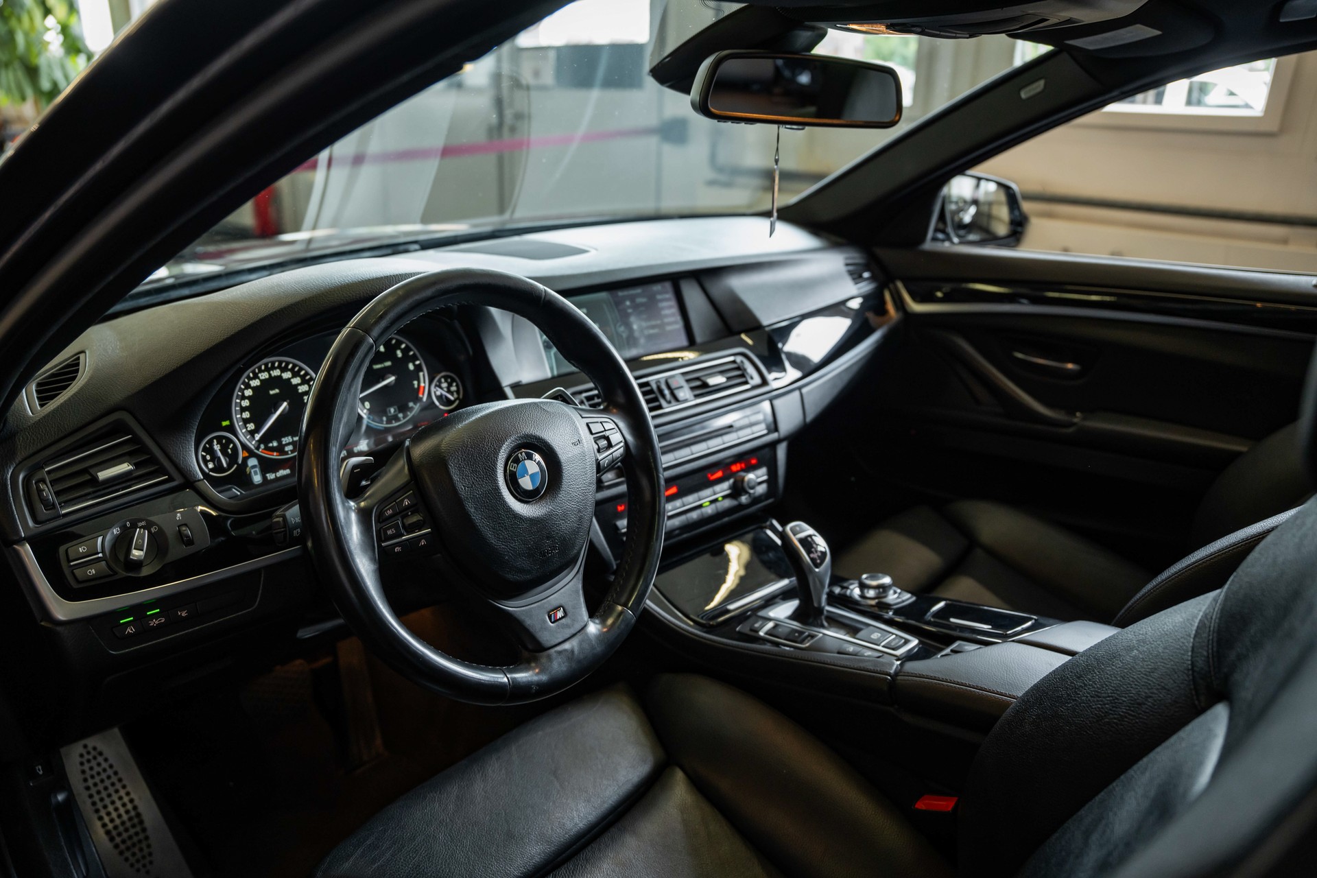 BMW 535i xDrive Touring Steptronic M-Sportpaket-image-13