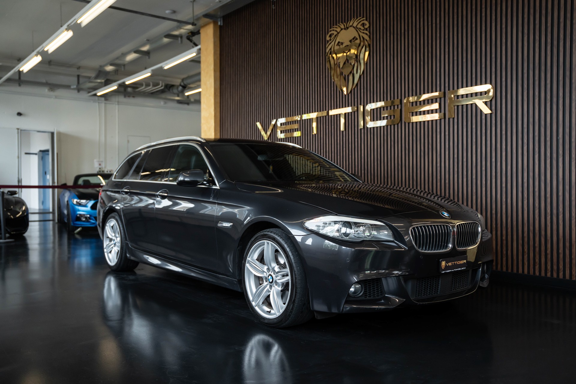 BMW 535i xDrive Touring Steptronic M-Sportpaket-showroom-element-1