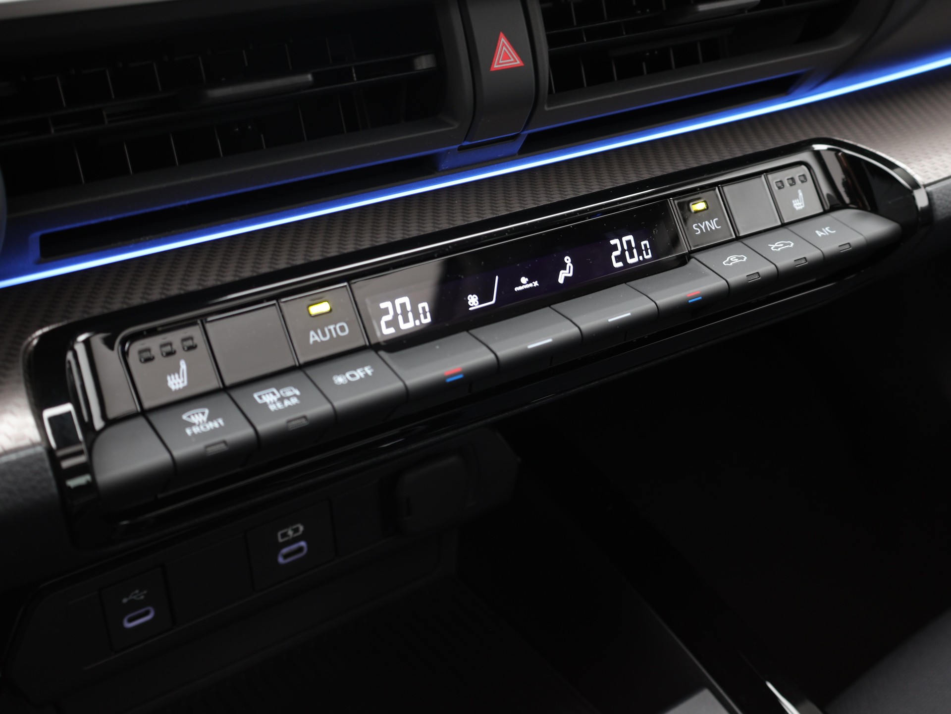 TOYOTA Prius 2.0 Plug-In-Hybrid Style-image-15