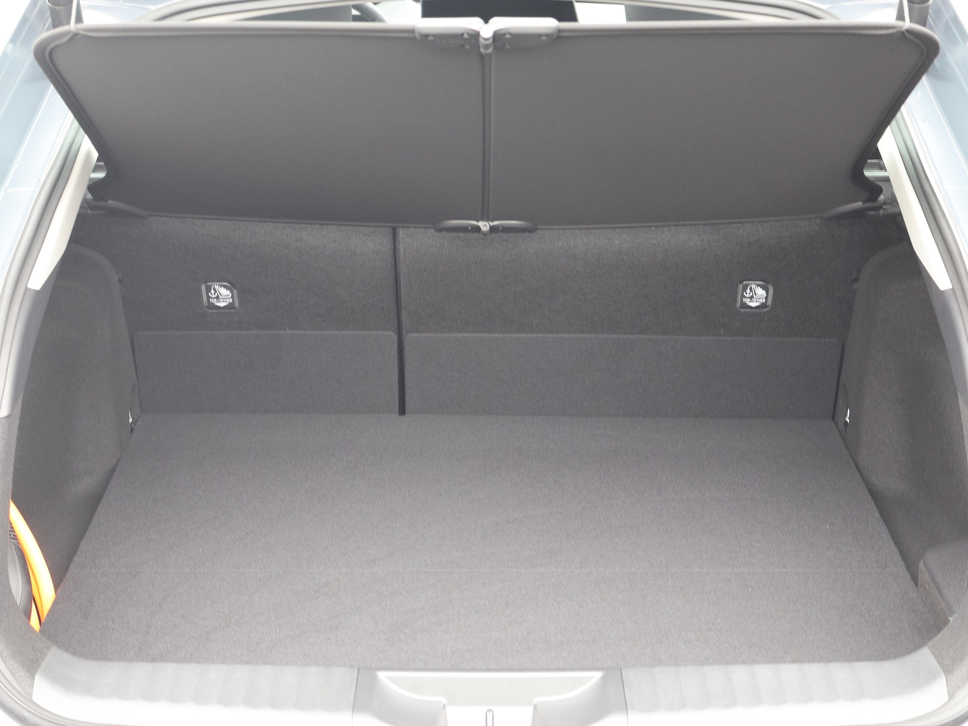 TOYOTA Prius 2.0 Plug-In-Hybrid Style-image-16