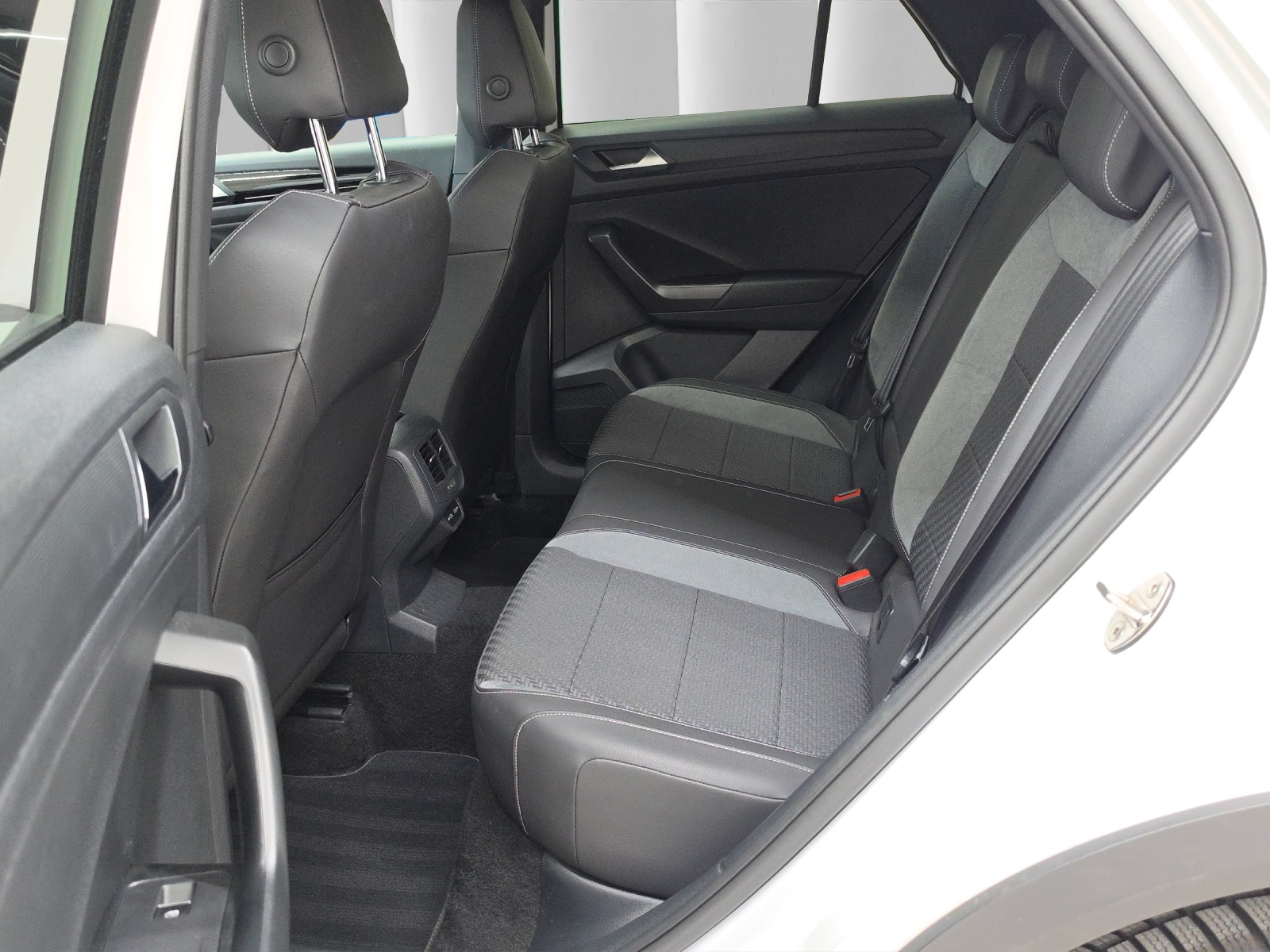 VW T-Roc 2.0 TSI R DSG 4motion-image-12