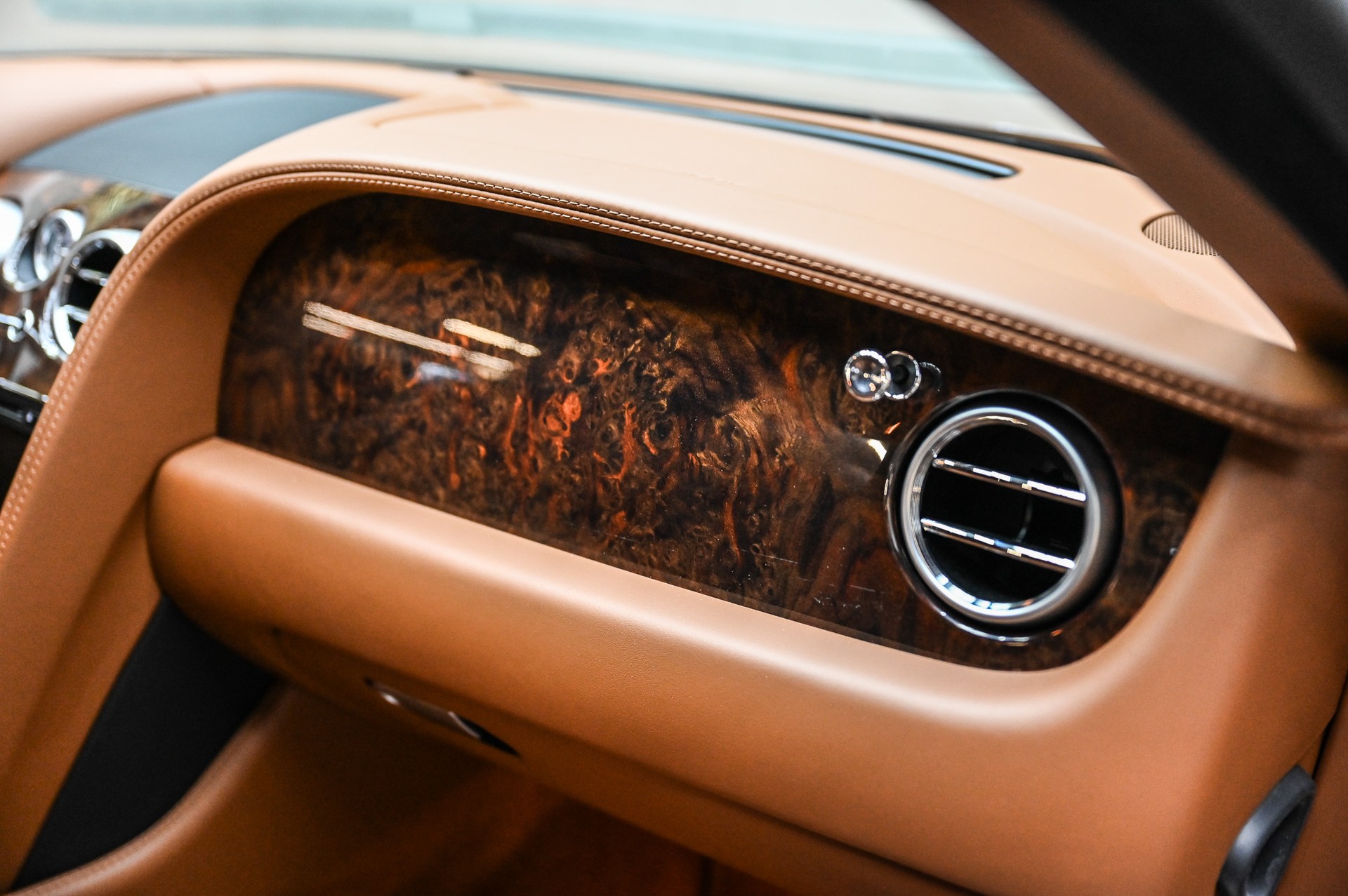 BENTLEY Continental GT 4.0 V8-image-31