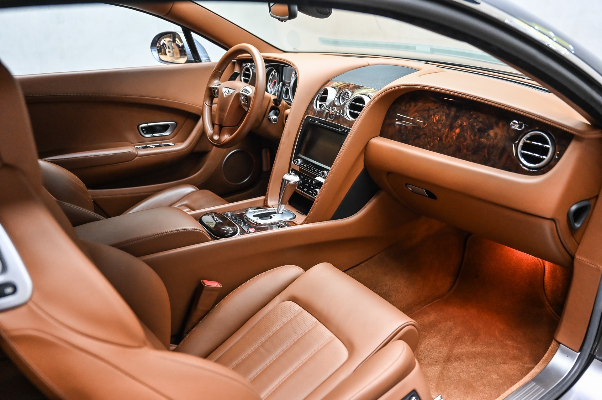 BENTLEY Continental GT 4.0 V8-image-22