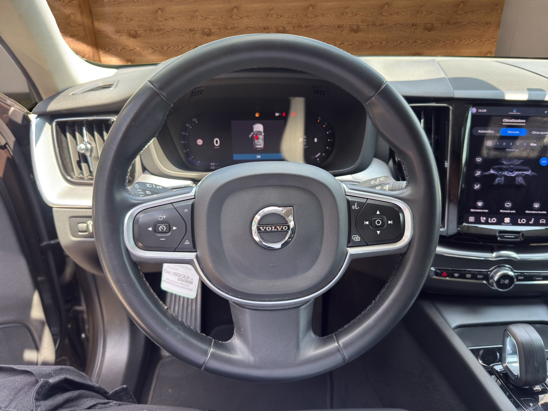 VOLVO XC60 B4 Diesel Mild Hybrid AWD Momentum Geartronic-image-8