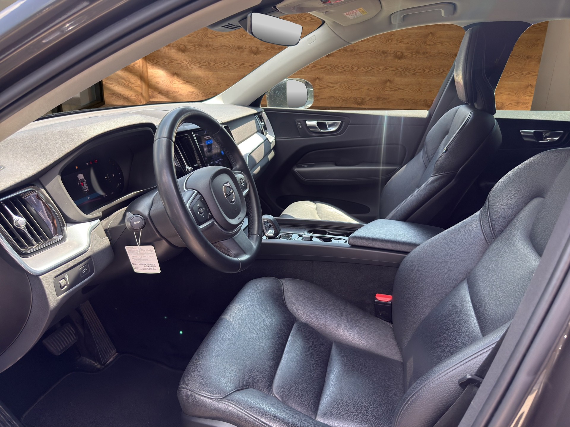 VOLVO XC60 B4 Diesel Mild Hybrid AWD Momentum Geartronic-image-7