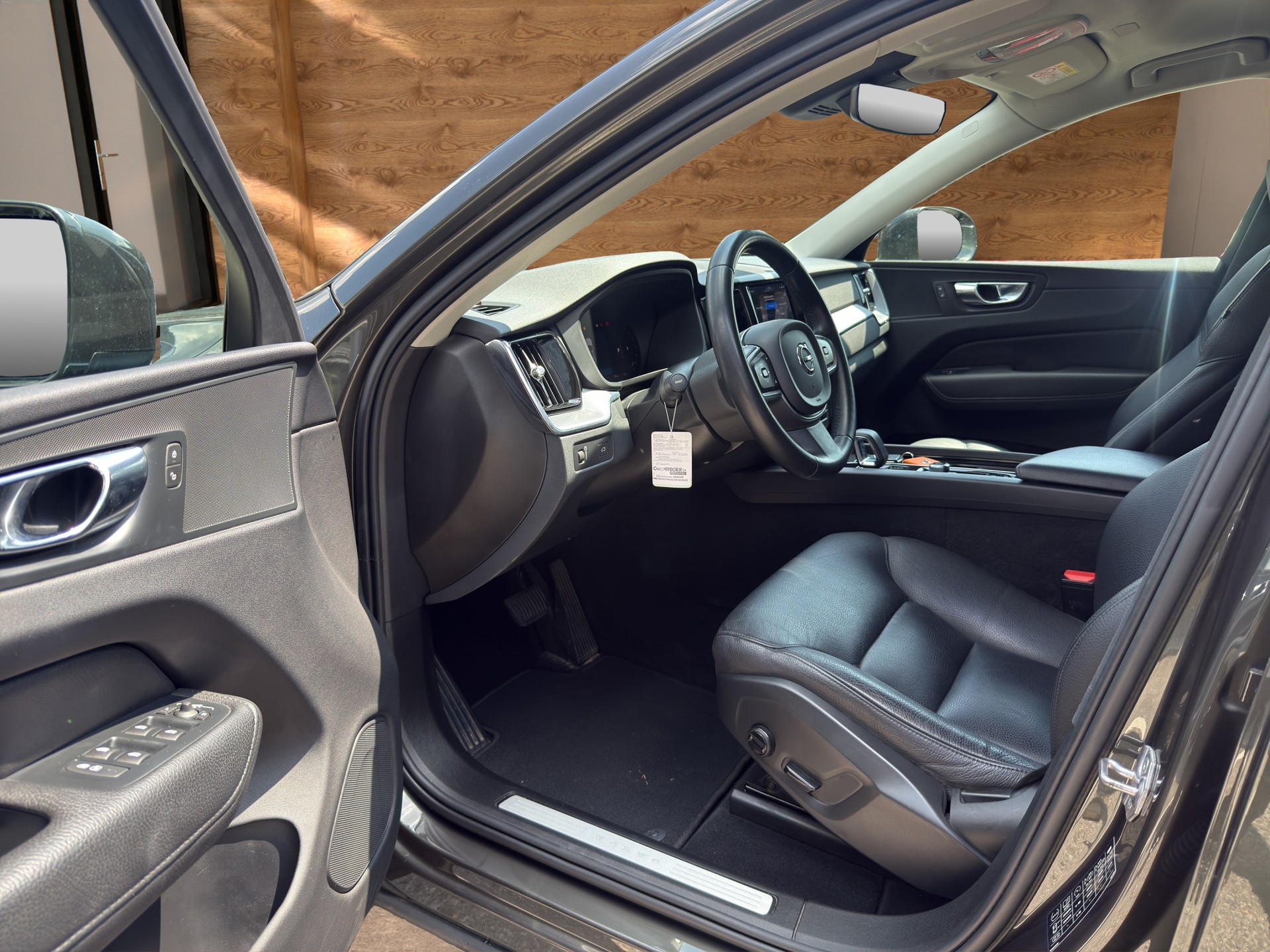 VOLVO XC60 B4 Diesel Mild Hybrid AWD Momentum Geartronic-image-11