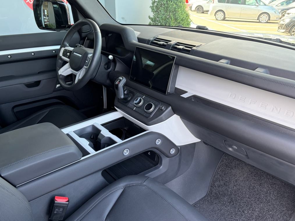 LAND ROVER Defender 90 3.0 D I6 200 S-image-7