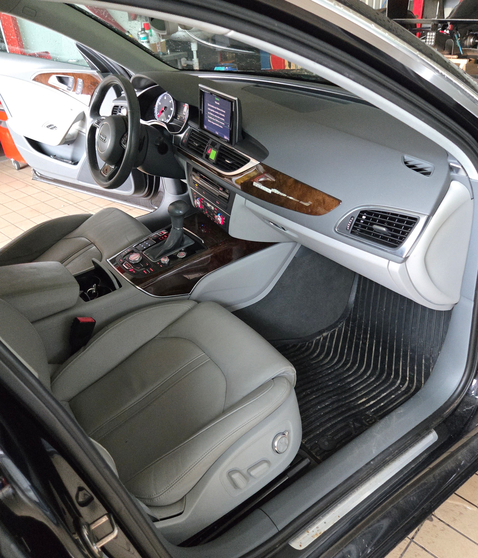 AUDI Avant Quattro-image-11