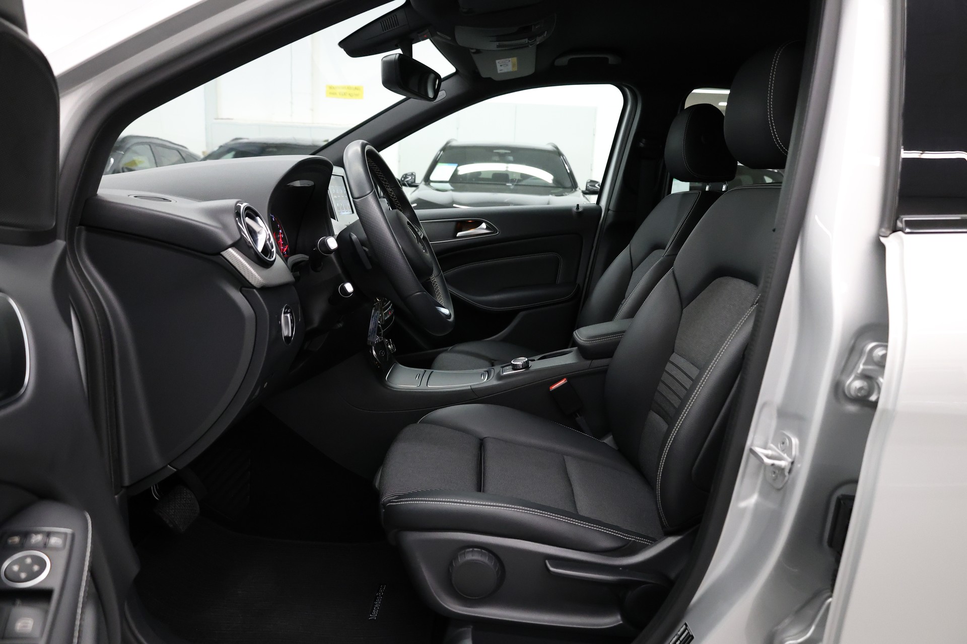 MERCEDES-BENZ B 200 Night Star-image-9