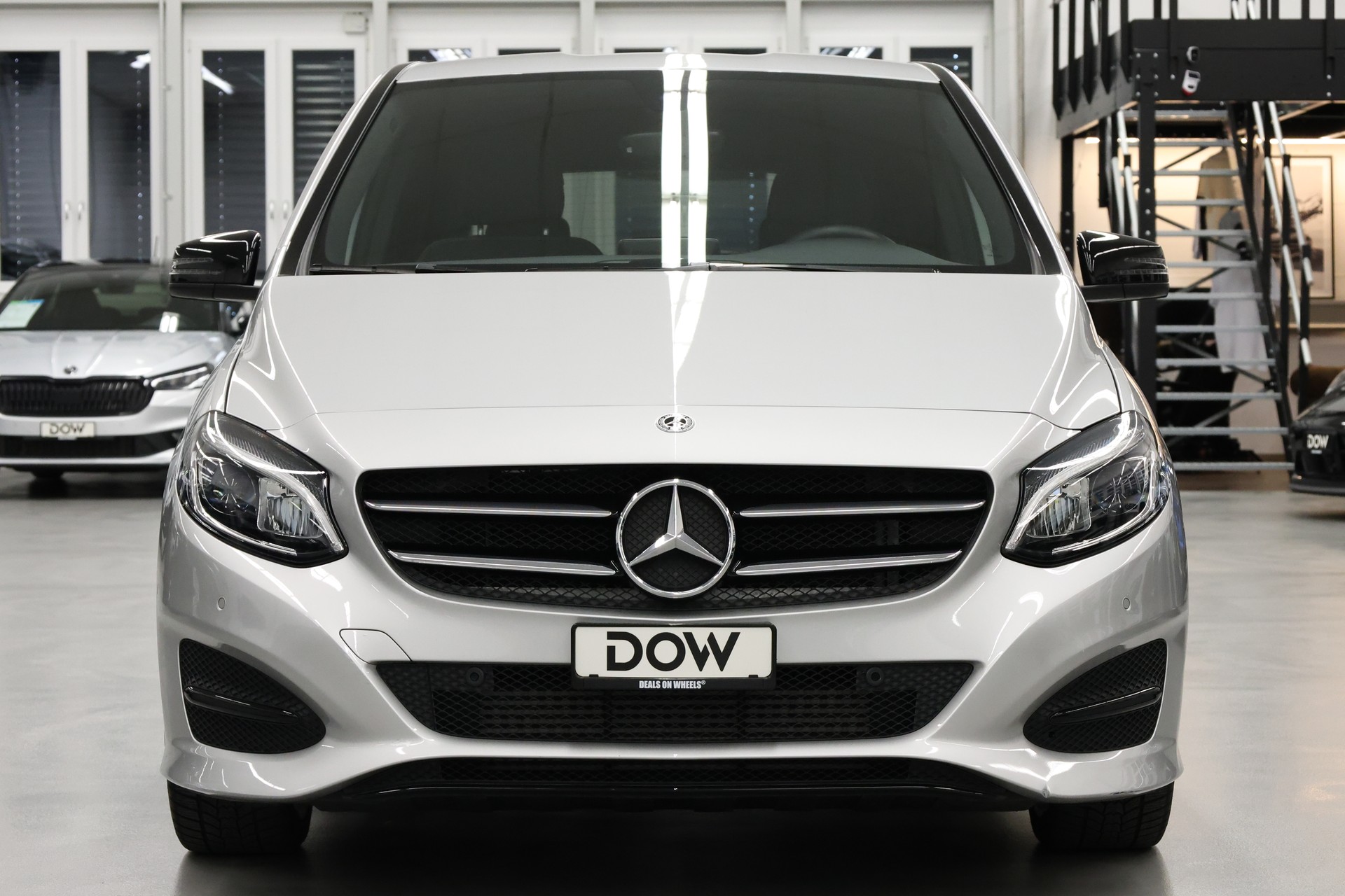 MERCEDES-BENZ B 200 Night Star-showroom-element-3