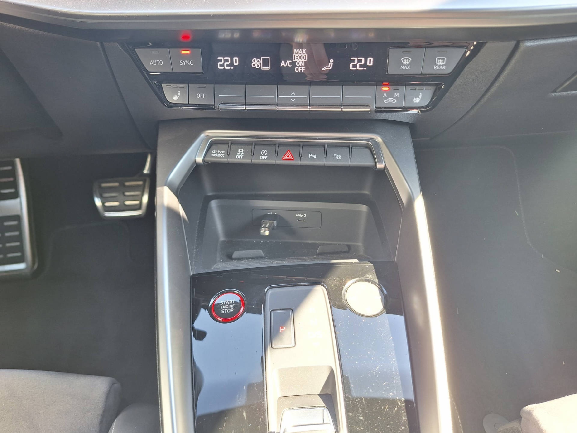 AUDI S3 Sportback 2.0 TFSI quattro S-Tronic-image-13