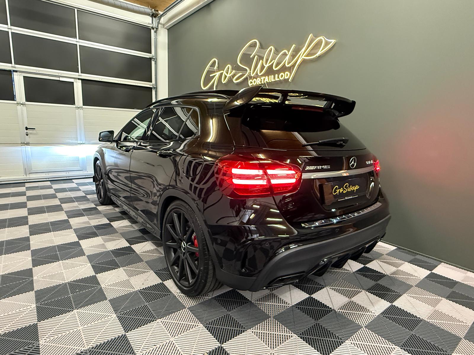MERCEDES-BENZ GLA 45 AMG 4Matic 7G-DCT-showroom-element-3