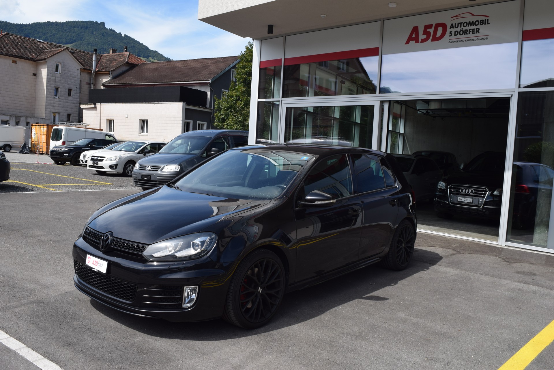 VW Golf 2.0 TSI GTI Edition-showroom-element-1