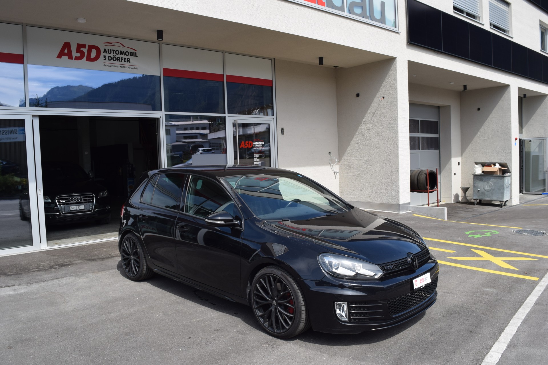 VW Golf 2.0 TSI GTI Edition-showroom-element-2