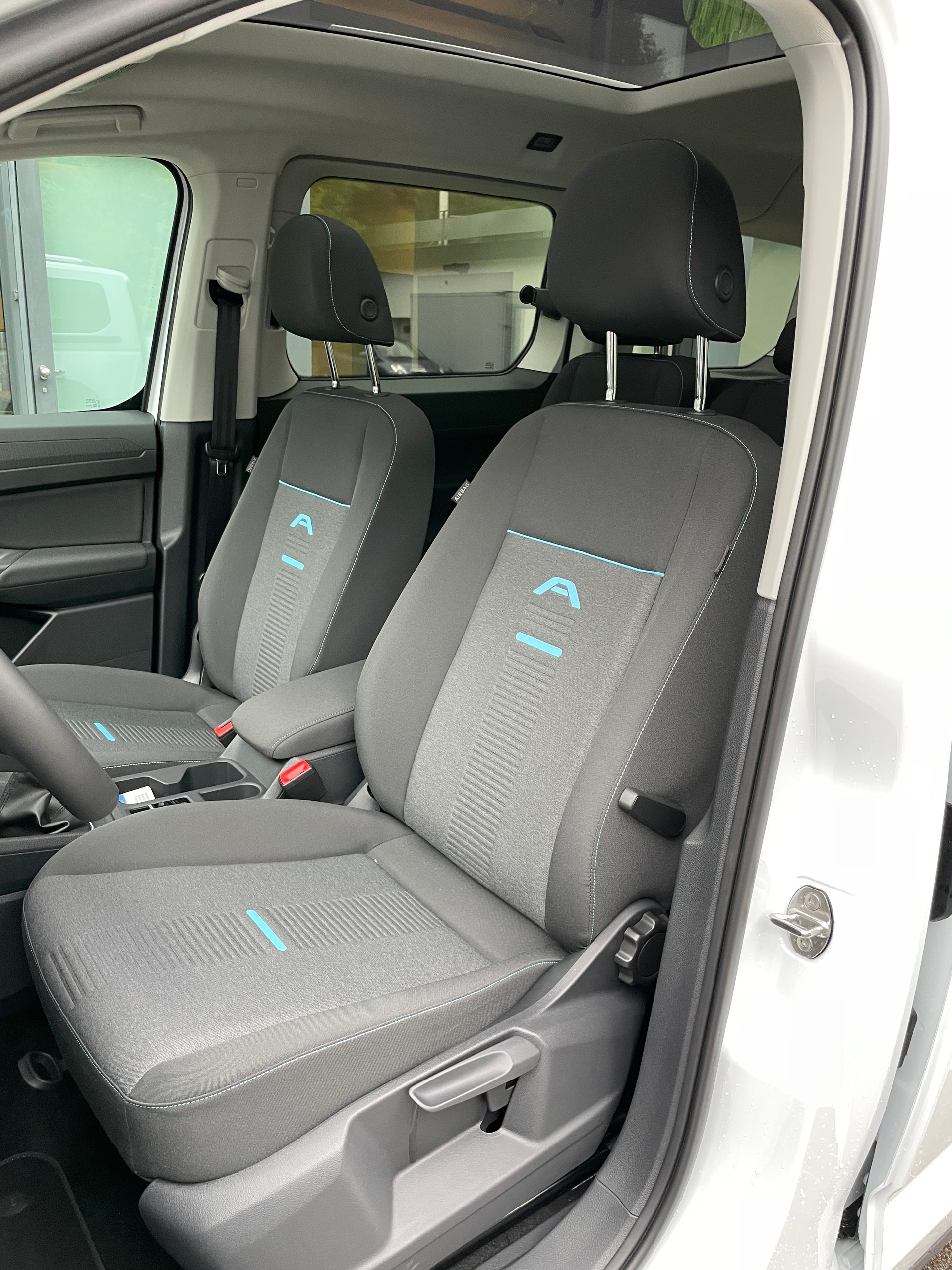 FORD Grand Tourneo Connect 2.0 EcoBlue AWD Active 7-Sitzer-image-11
