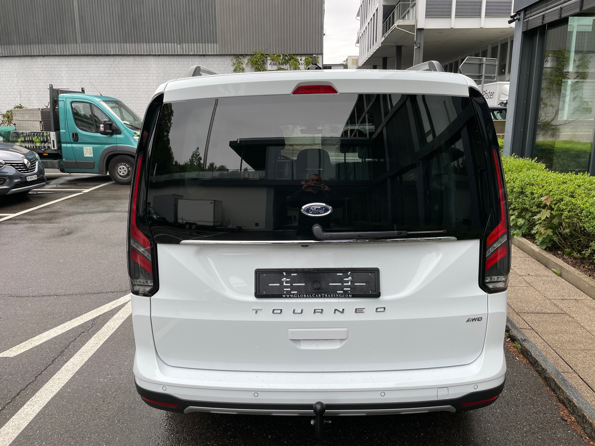 FORD Grand Tourneo Connect 2.0 EcoBlue AWD Active 7-Sitzer-image-4