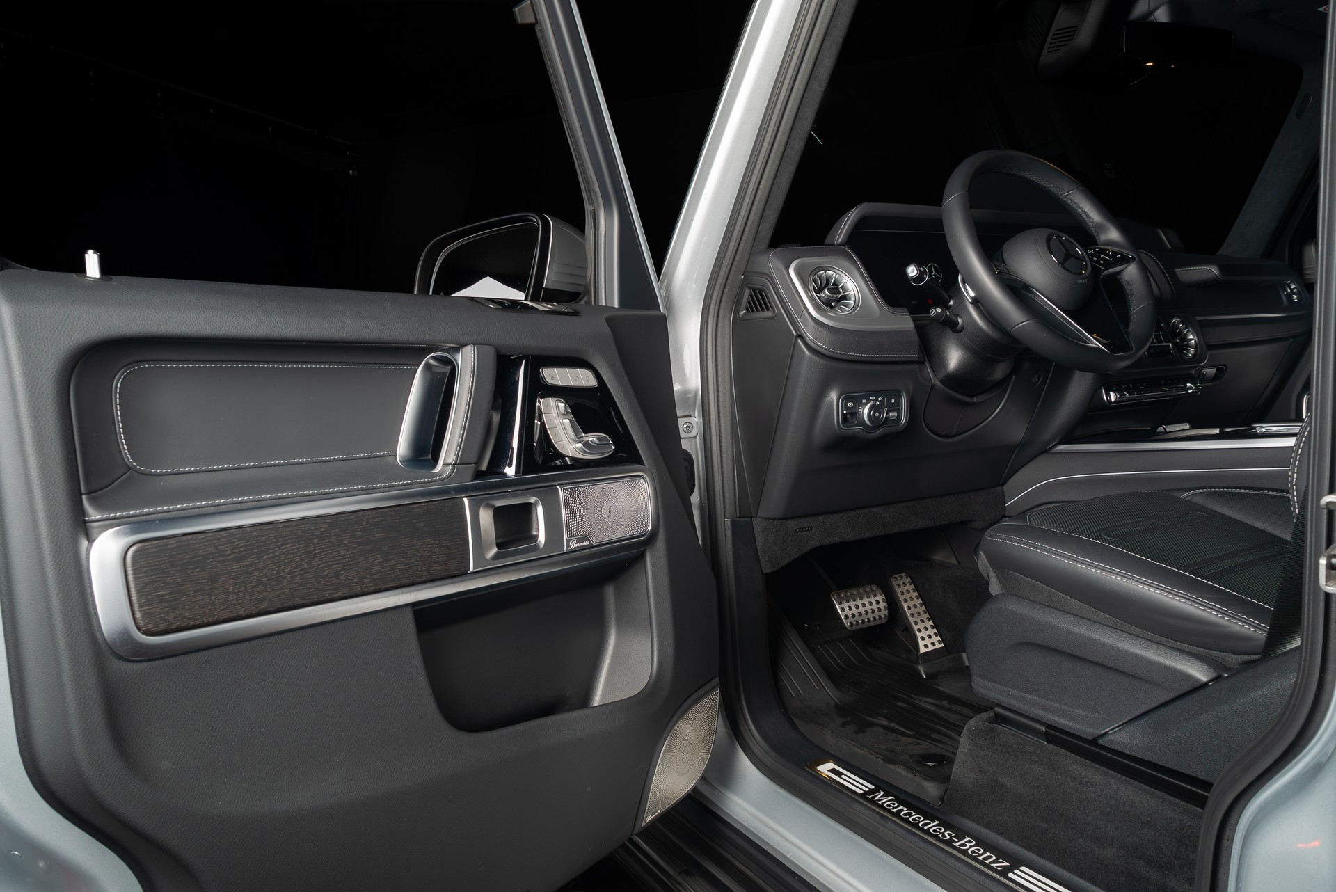 MERCEDES-BENZ G 450d 9G-Tronic-image-9