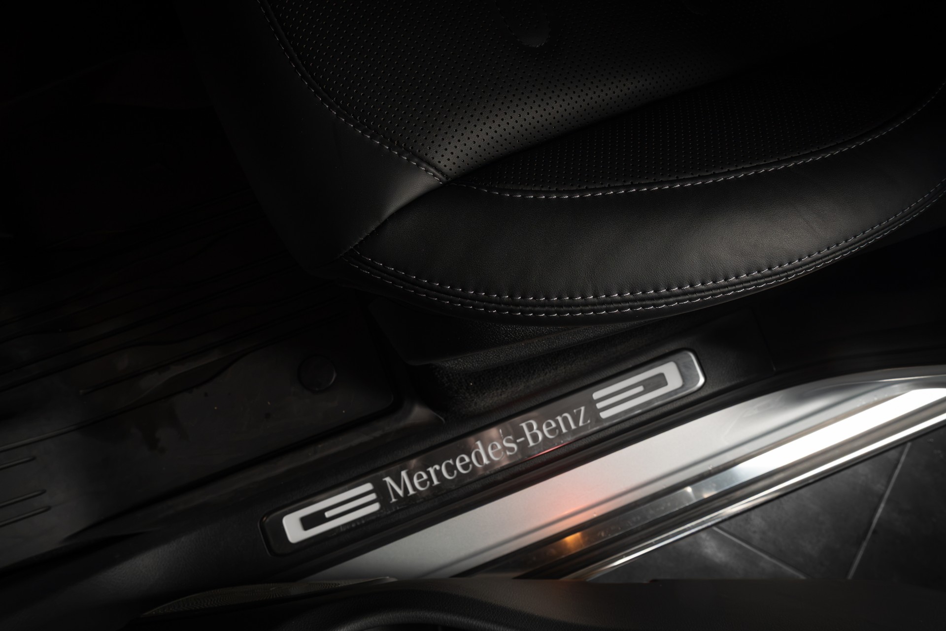 MERCEDES-BENZ G 450d 9G-Tronic-image-12