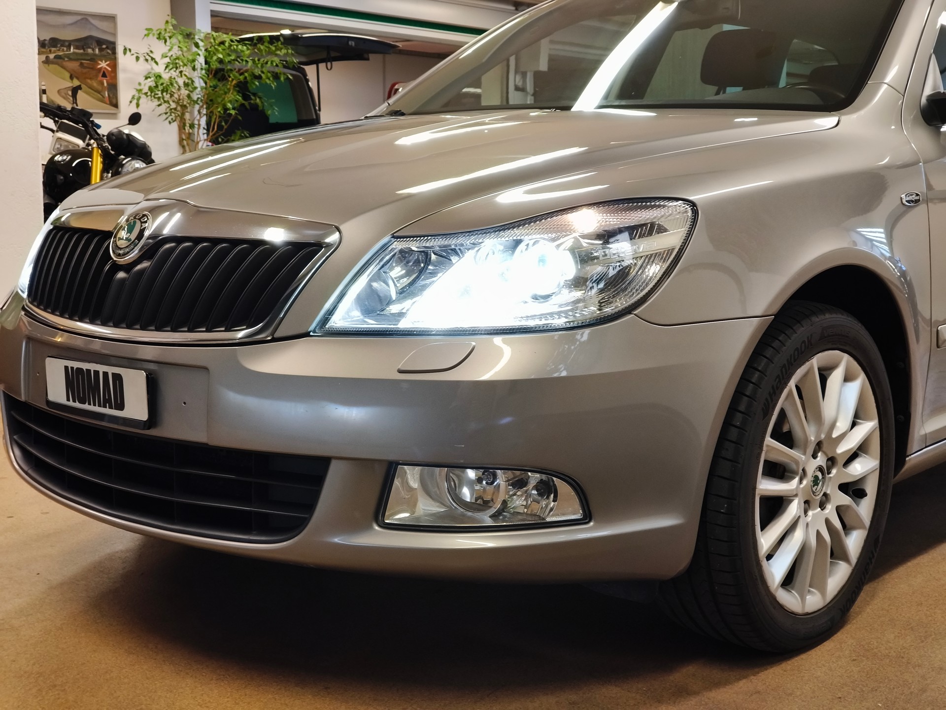 SKODA Octavia Combi 2.0 TDI Laurin & Klement DSG-showroom-element-1