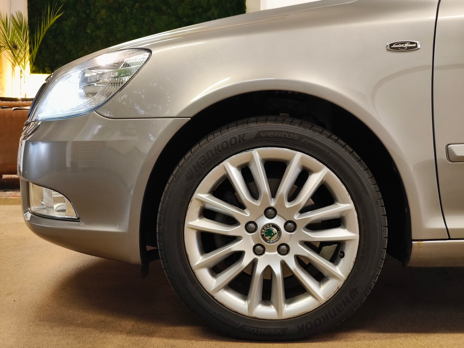SKODA Octavia Combi 2.0 TDI Laurin & Klement DSG-showroom-element-2