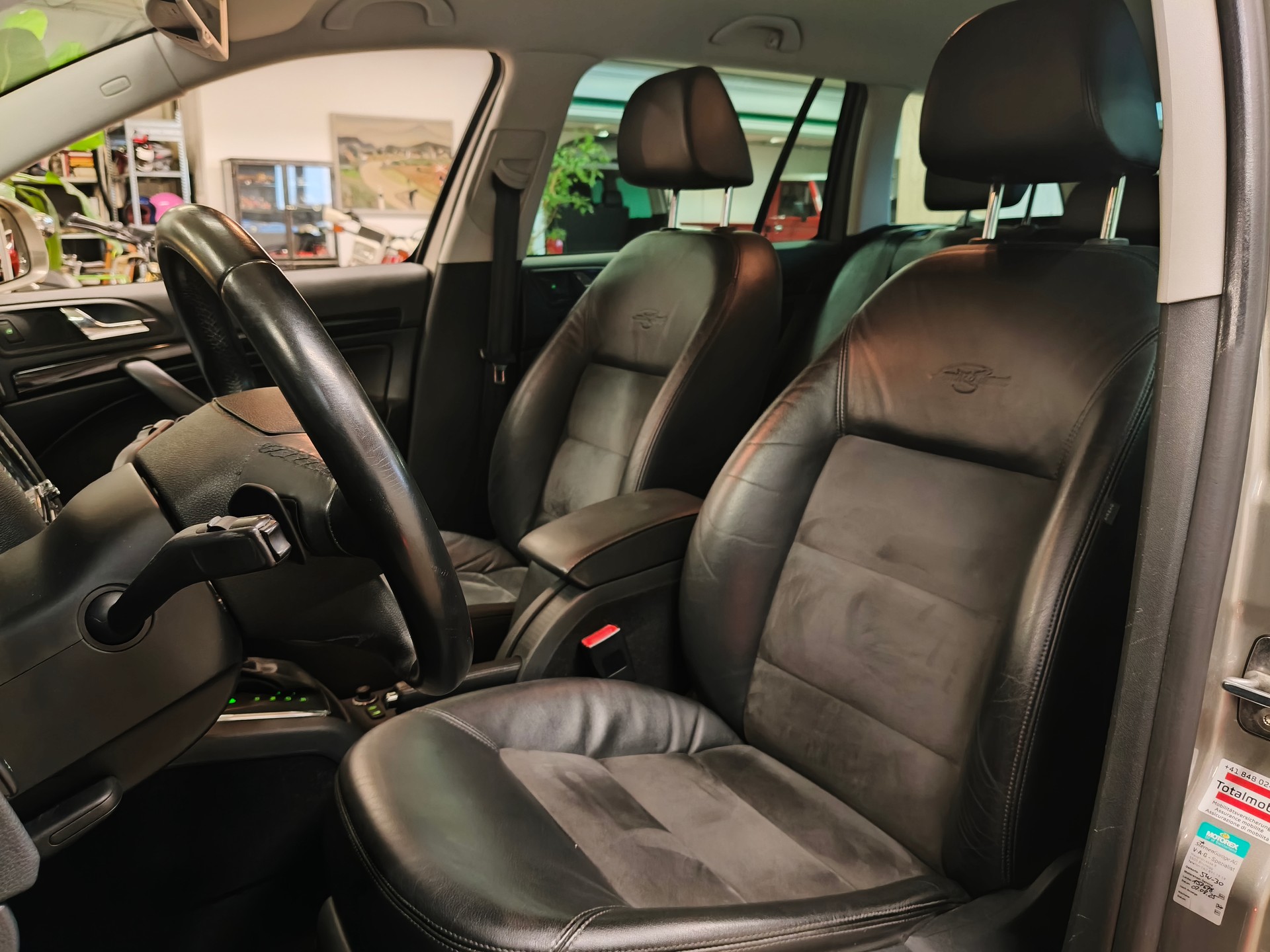 SKODA Octavia Combi 2.0 TDI Laurin & Klement DSG-image-17