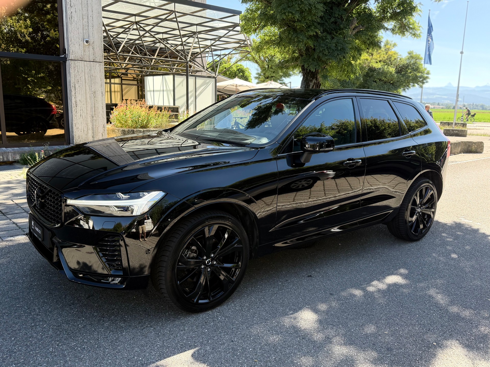 VOLVO XC60 B5 Benzin Mild Hybrid AWD Ultra Dark Geartronic-showroom-element-1