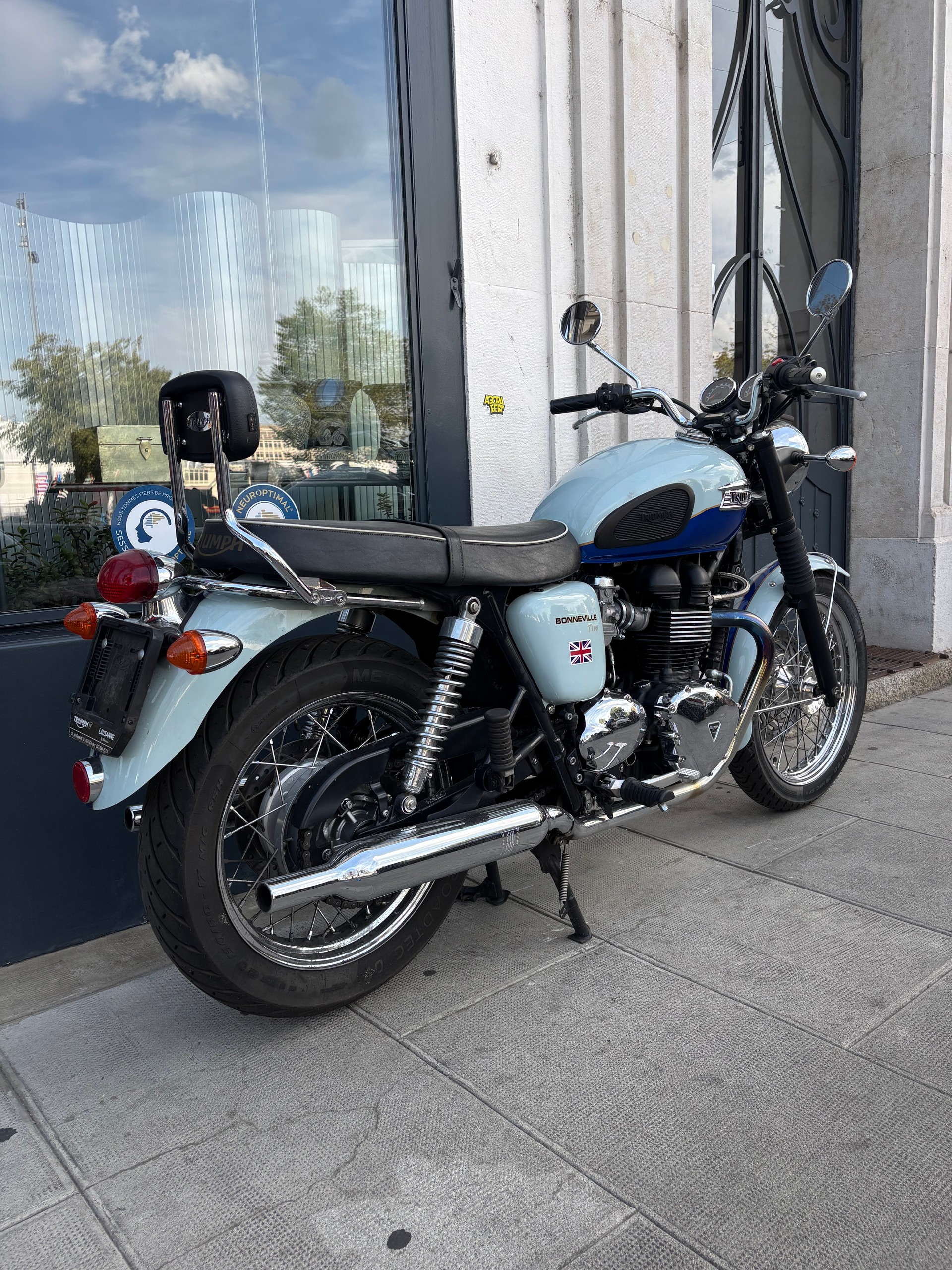TRIUMPH Bonneville 900 i-image-2