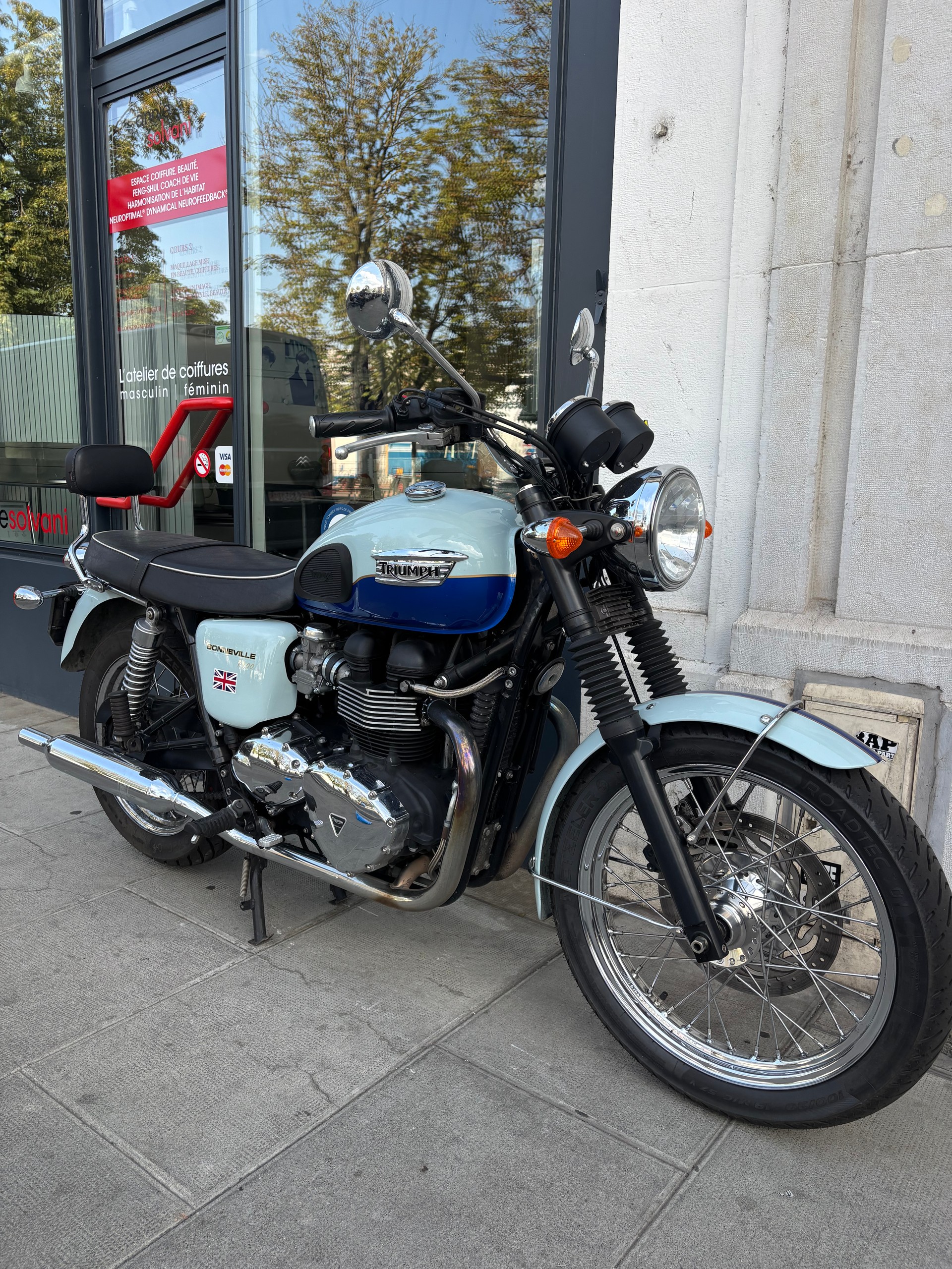 TRIUMPH Bonneville 900 i-image-1