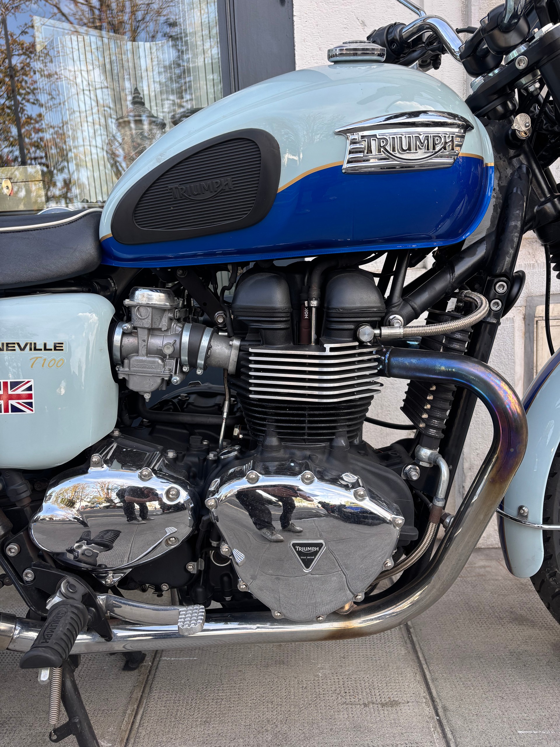 TRIUMPH Bonneville 900 i-image-4