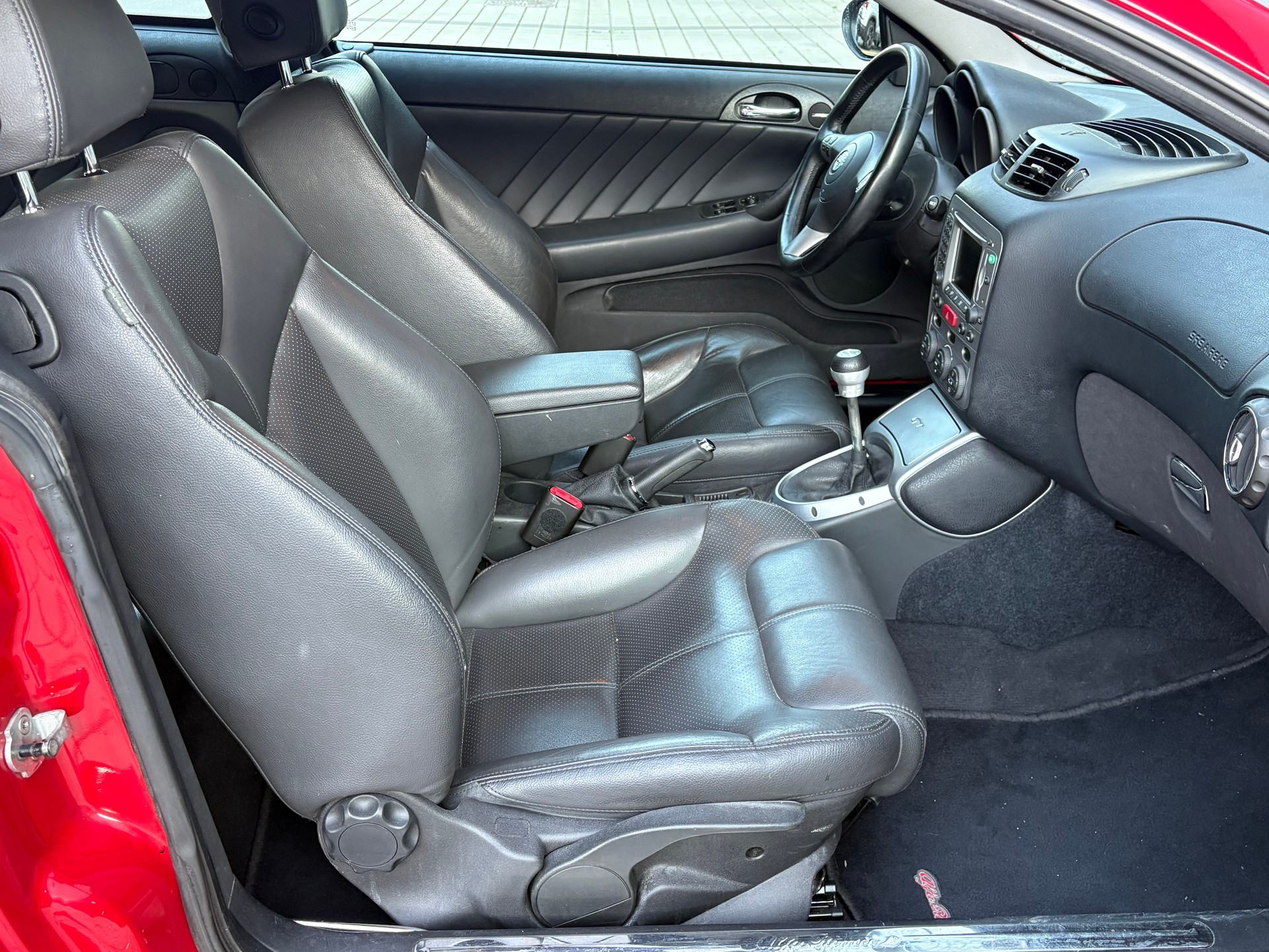ALFA ROMEO GT 2.0 JTS Distinctive Frisch ab MFK-image-9